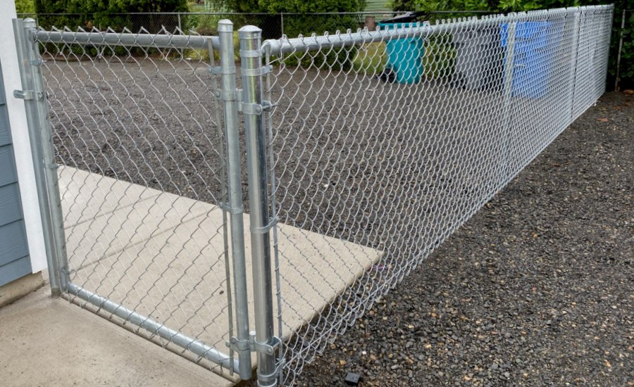 single-chain-link-gate